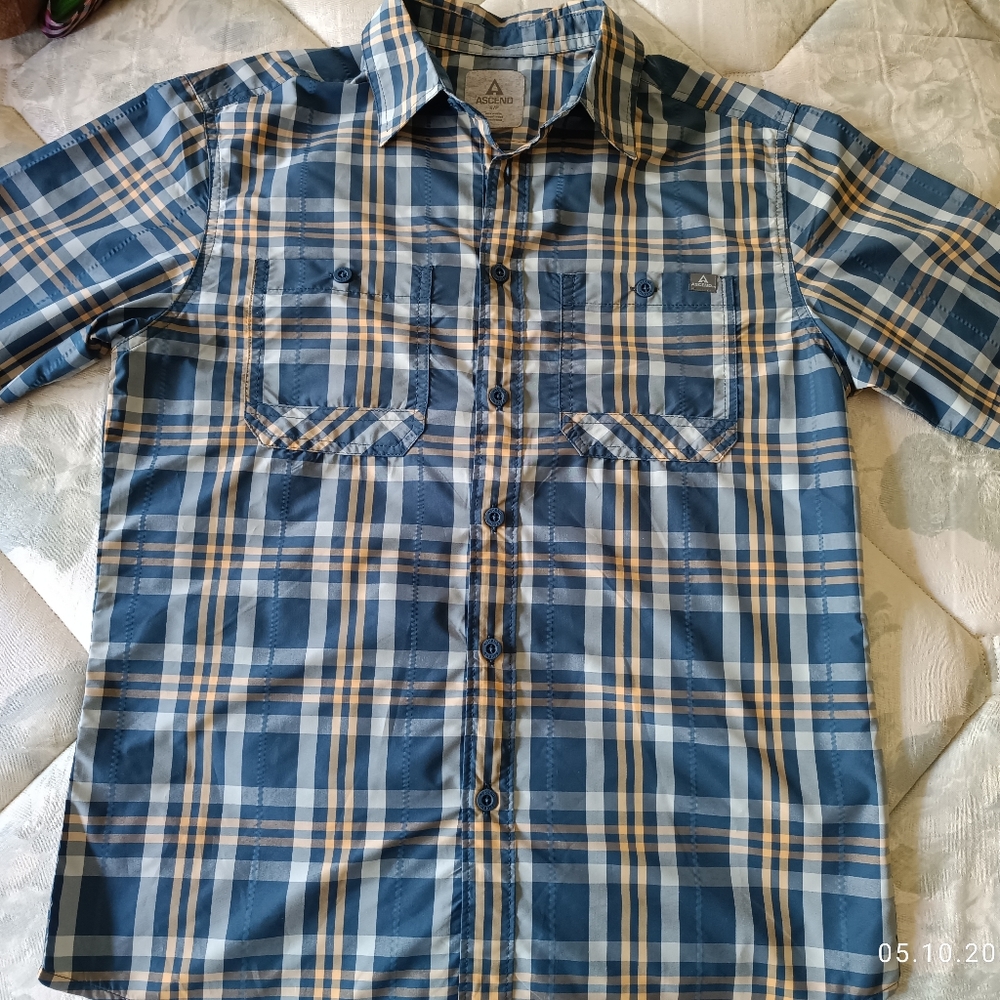 Ascend Men's shirt, short sleeve, size S/P